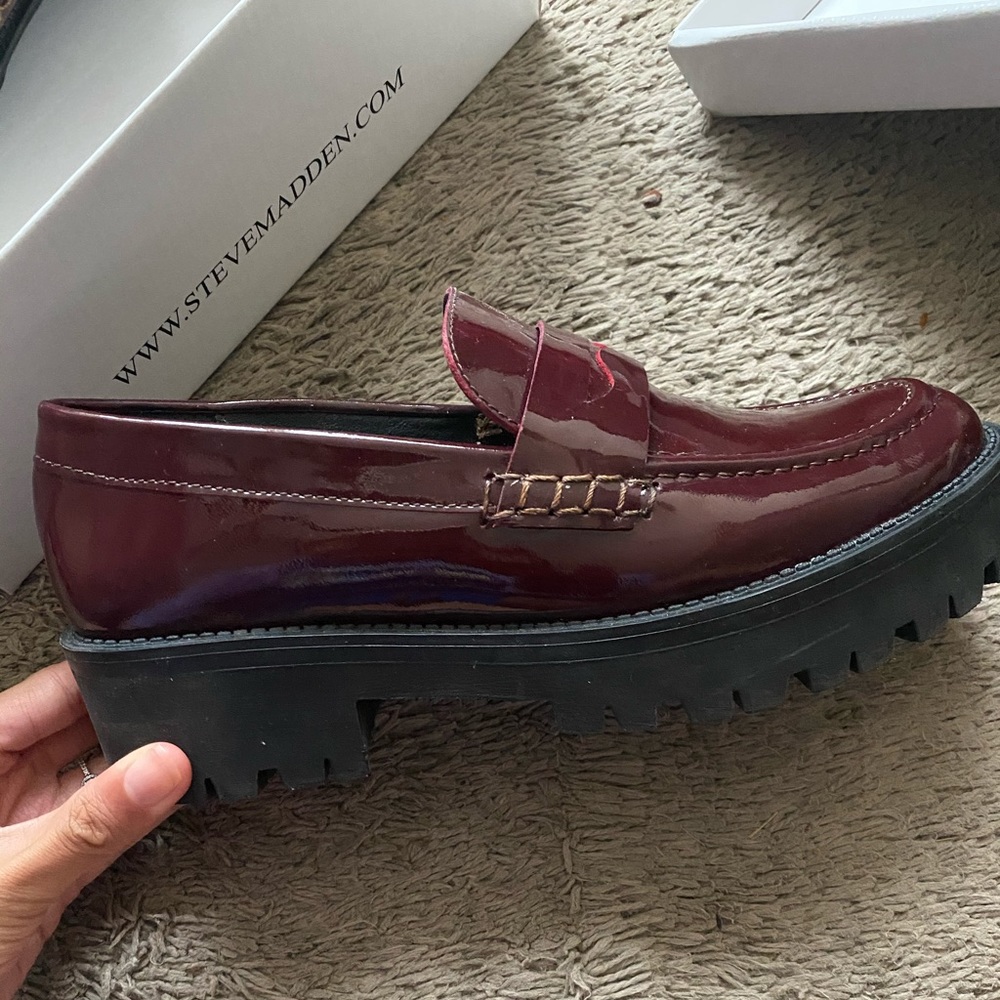 BURGUNDY PLATFORM STEVE MADDEN LOAFERS